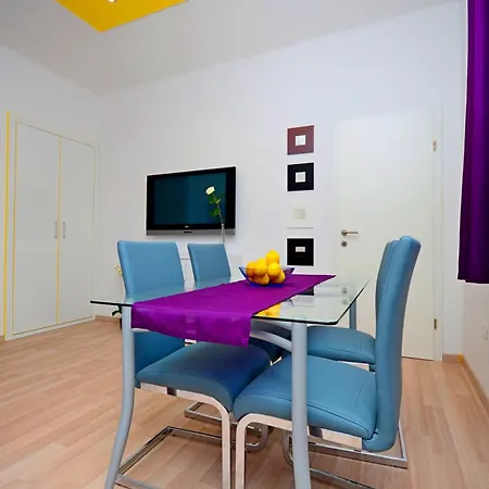 Violet Sea Breeze ספליט