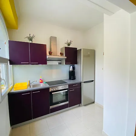 Violet Sea Breeze Apartman *